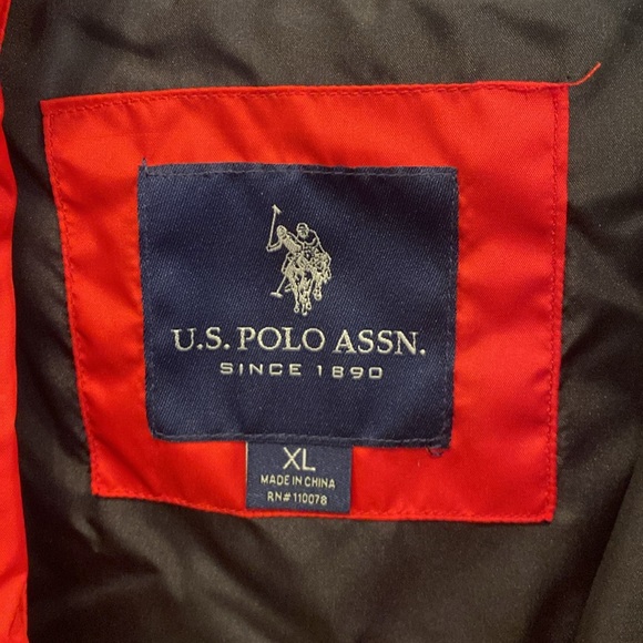 US POLO XL PUFFER HOODED ZIPPER JACKET, 24”W X 30”L DRAW STRING HEM. NEW W/ TAGS - Picture 4 of 9